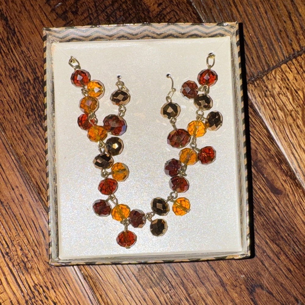 VTG Elegant Gold and Amber Beaded Necklace & Earrings Set